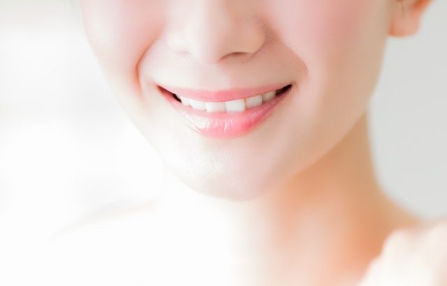 歯を美しく見せるセラミック治療